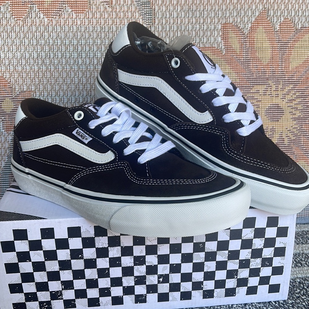 Vans Men’s Rowan
Dark Brown
VN0A5JICDRB
Sneakers - Picture 5 of 16